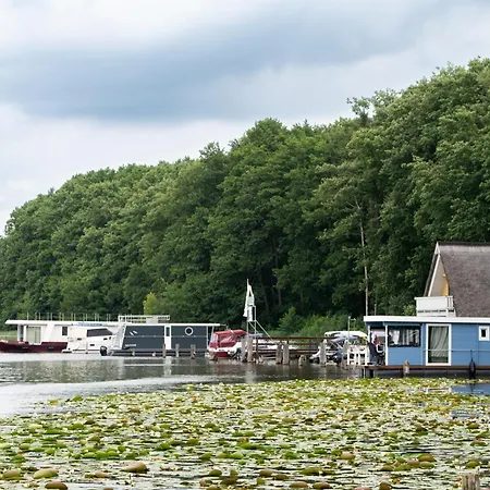 Bootshaus 600 *